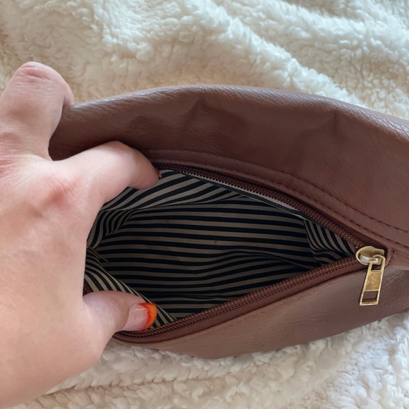 Brown Crossbody - Picture 4 of 6